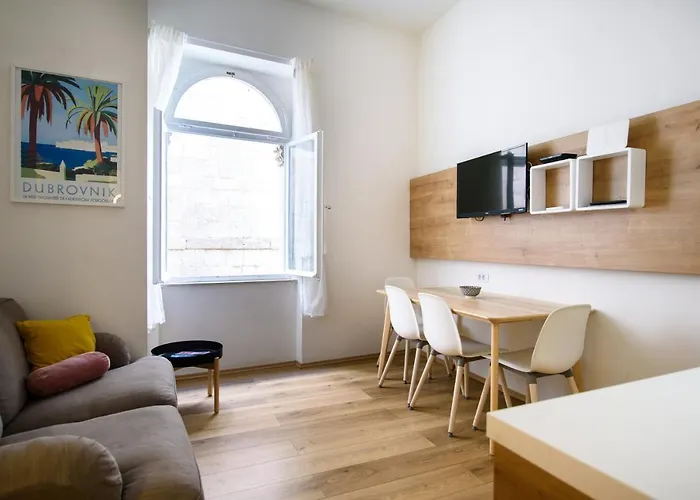 Street Buzz Old Town Apartment By Duhomes